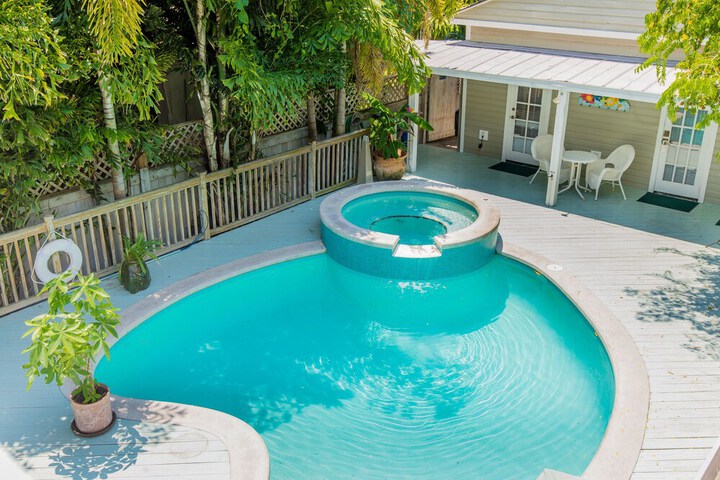 Pool 65 of 77