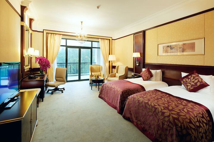 Room 12 of 51
