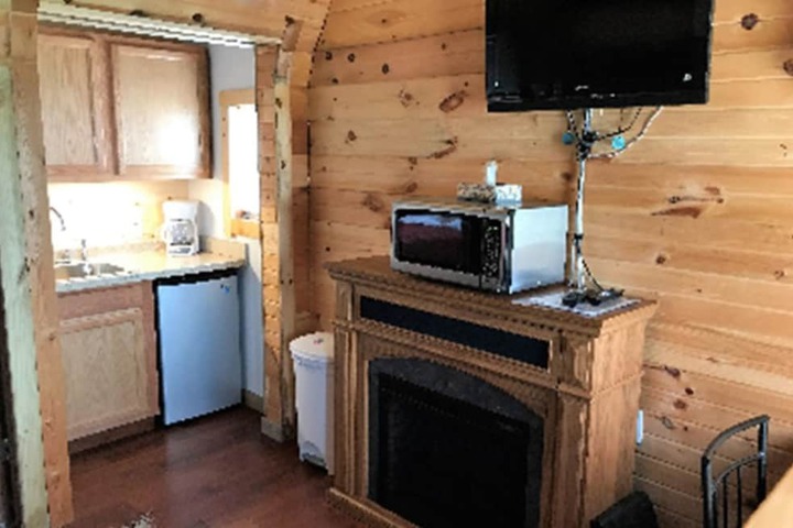 Room 3 of 77