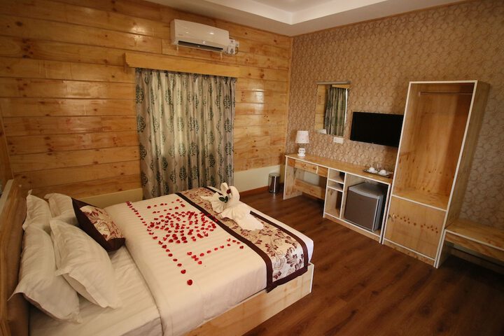 Room 6 of 14