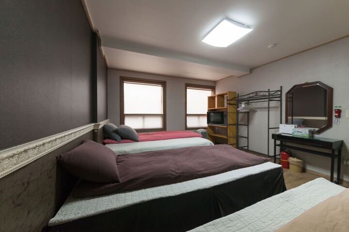 Room 4 of 43