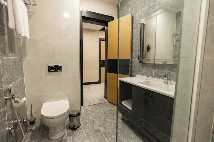 Room 12 of 21