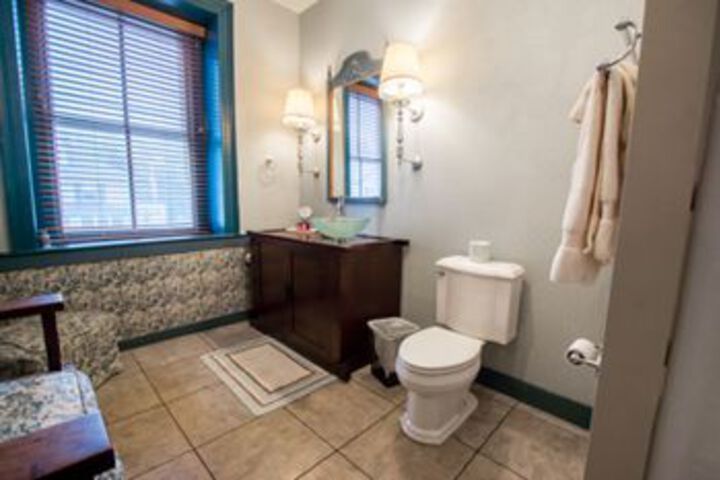 Room 2 of 27