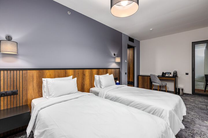 Room 16 of 112