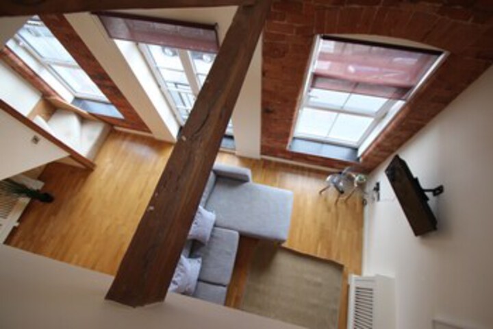 Room 10 of 16