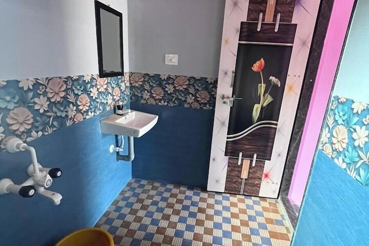 Room 10 of 15