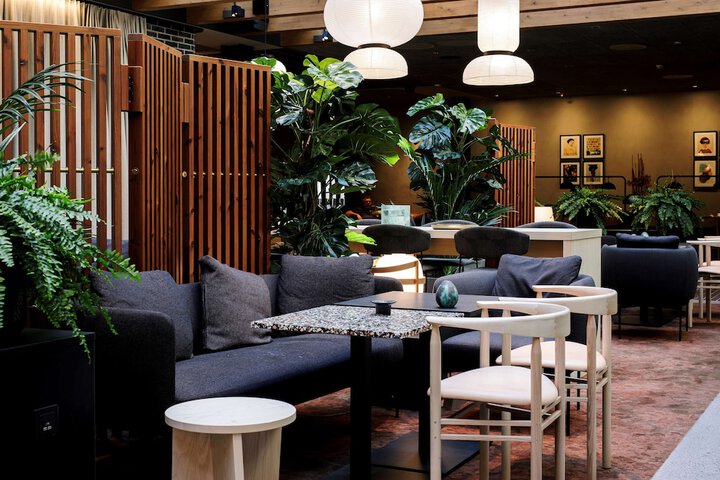 Entrance & Lobby