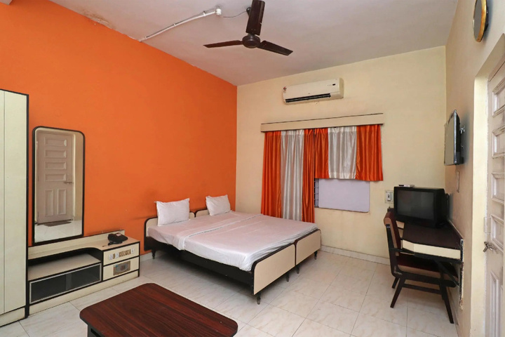 Room 8 of 21