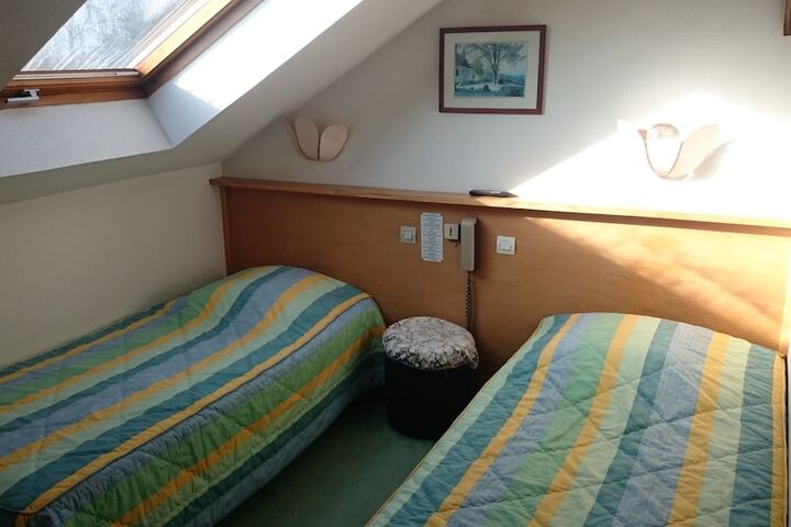 Room 10 of 74
