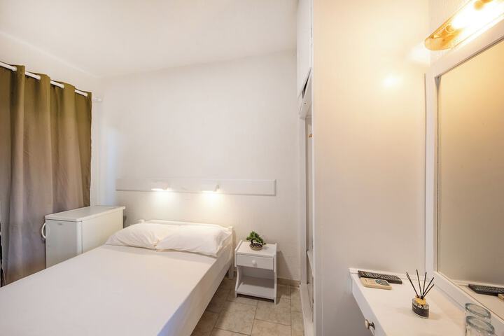 Room 9 of 44