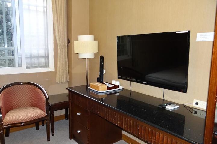 Room 4 of 37