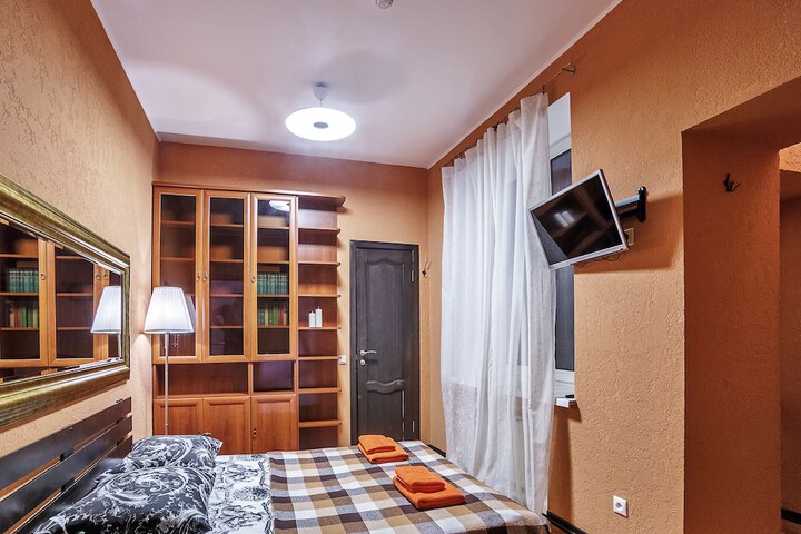 Room 9 of 35