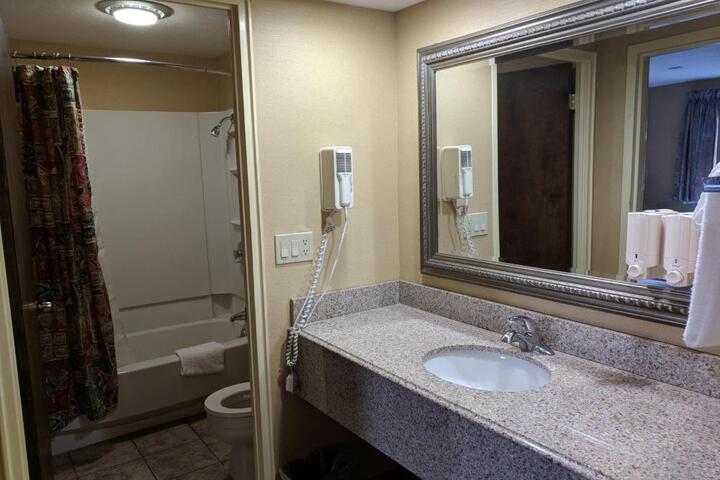 Family Suite 2 Double Beds Pool Side