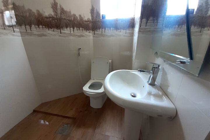 Room 13 of 16