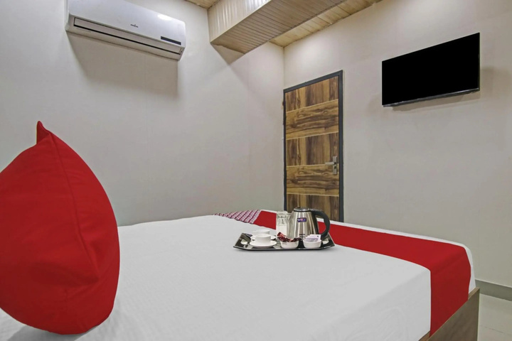 Room 4 of 12