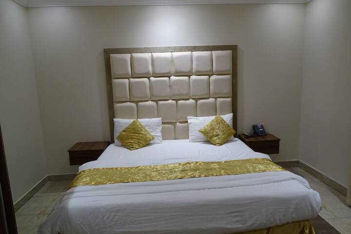 Room 15 of 28