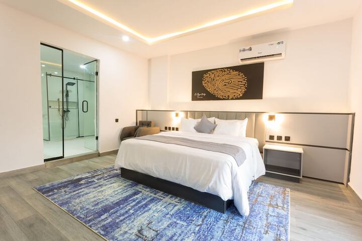 Room 10 of 32