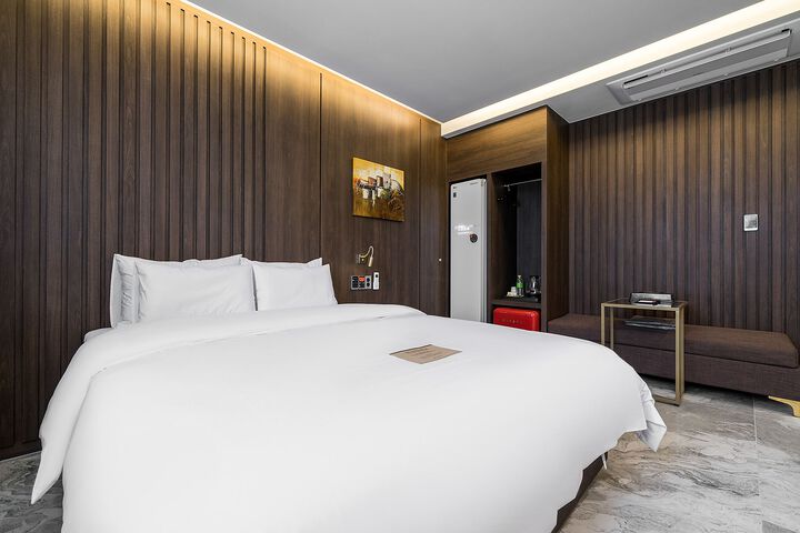 Room 100 of 141