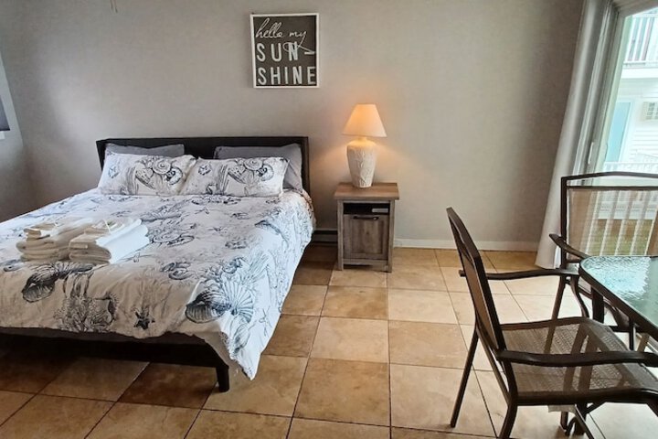 Room 12 of 77
