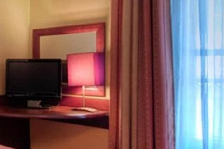 Room 25 of 39