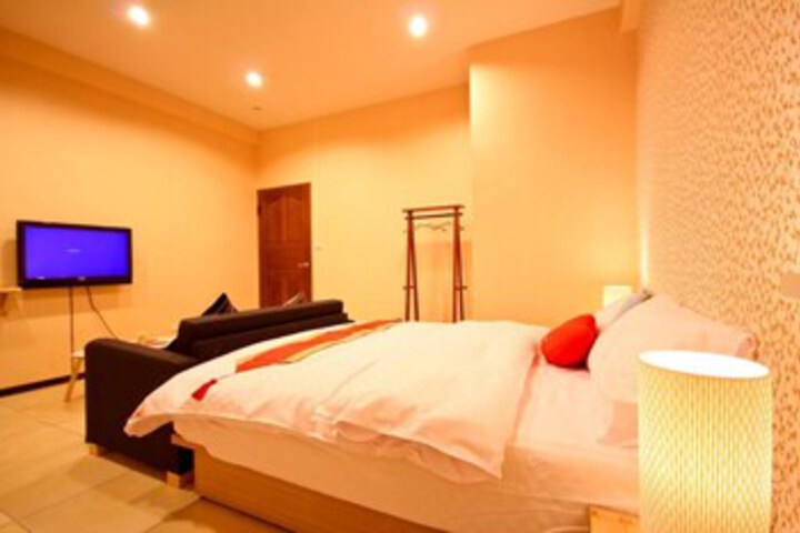 Room 2 of 16