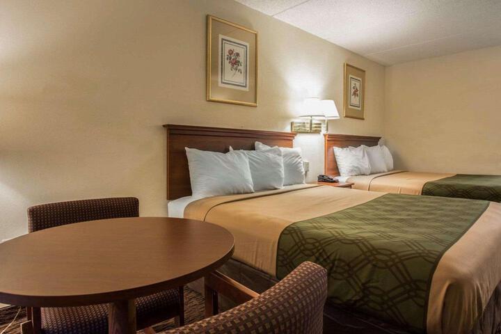 1 Queen Bed (21 of 22)
