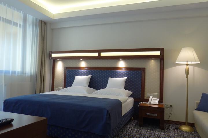 Room 7 of 51