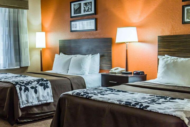 Premium 2 Queen Beds (12 of 16)
