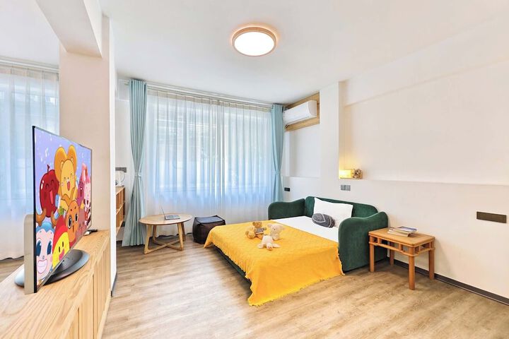 Room 28 of 69