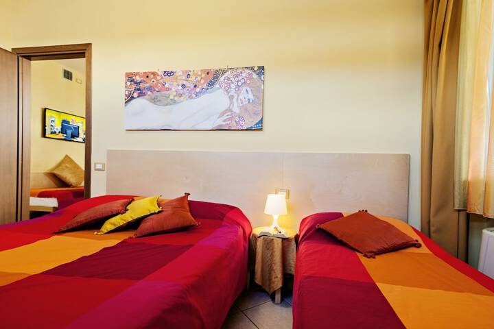Room 6 of 38
