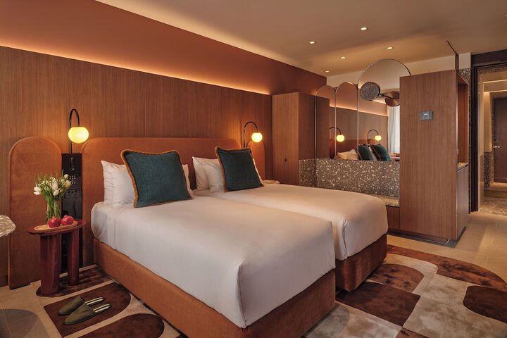 Room 8 of 40