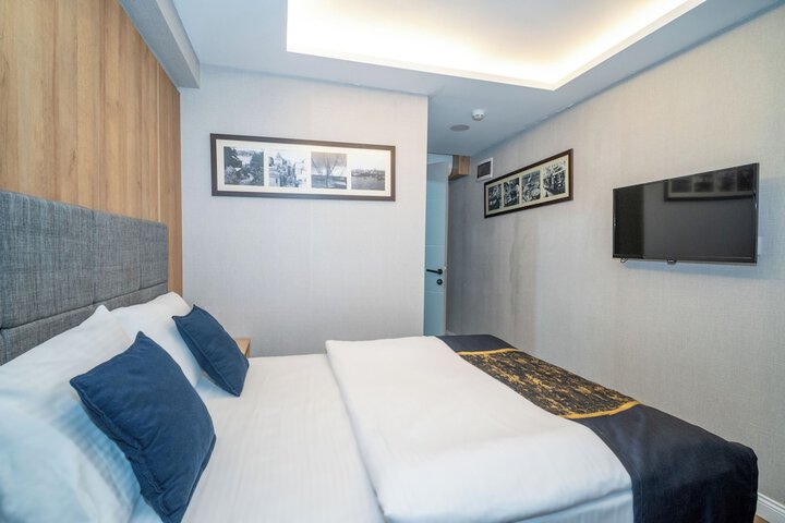 Room 6 of 38