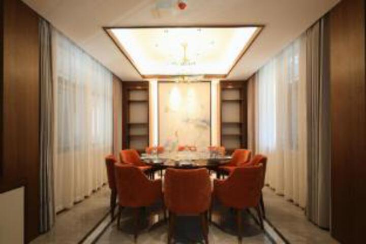 Dining 3 of 23