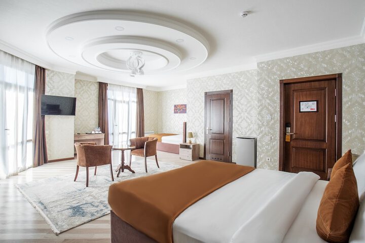 Room 11 of 27