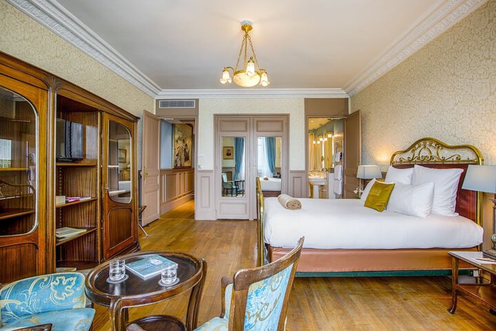 Room 44 of 119