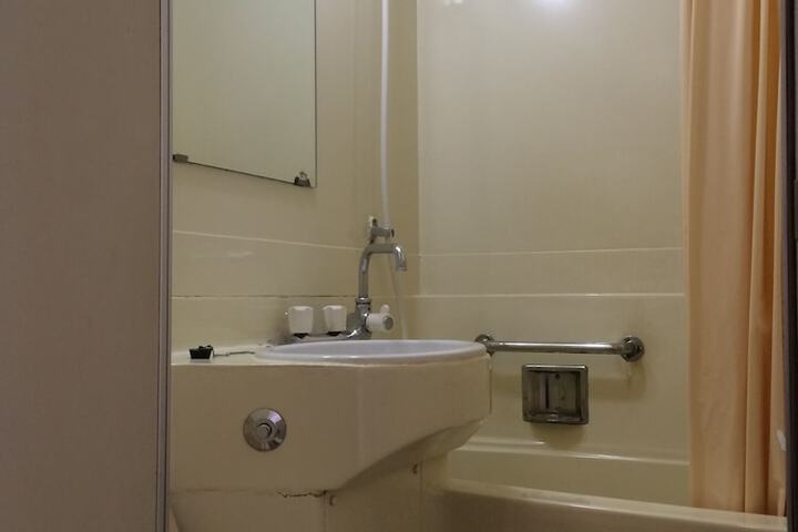 Room 16 of 23