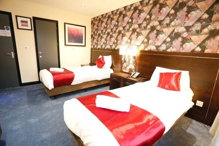 Room 16 of 33