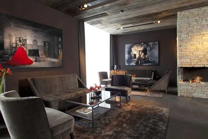 Lounge 111 of 126
