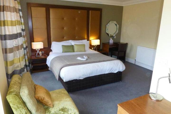 Room 35 of 73