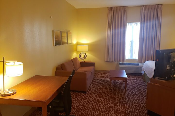 1 Queen Bed Mobility Accessible Hearing Impaired Studio Suite (17 of 23)
