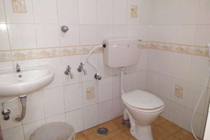 Room 8 of 9