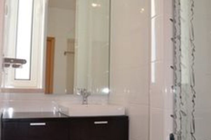 Room 5 of 18