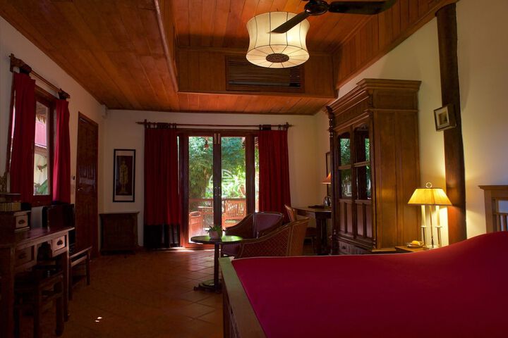 Room 4 of 74