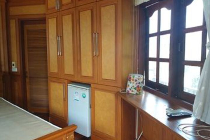 Room 12 of 19