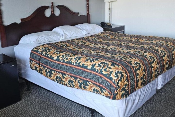 Room 8 of 14