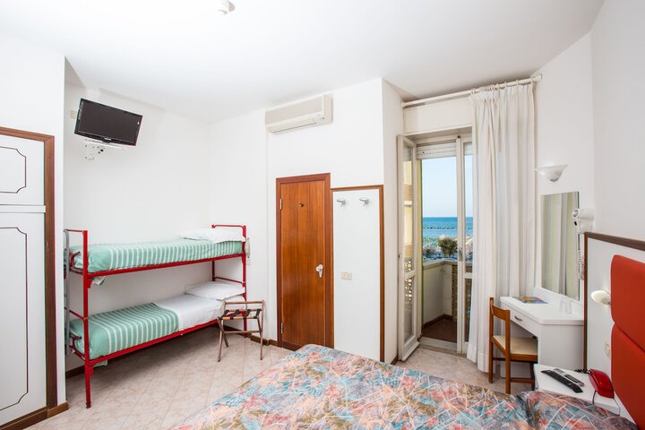 Room 6 of 25
