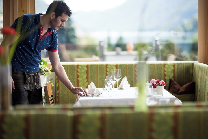 Dining 49 of 64