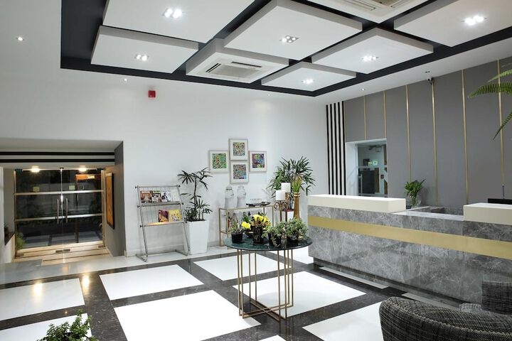 Entrance & Lobby