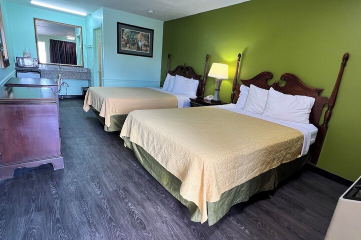 Room 8 of 16