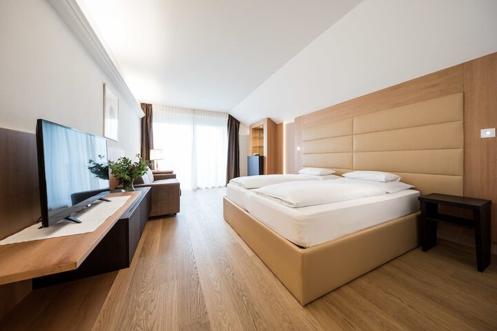 Room 6 of 44